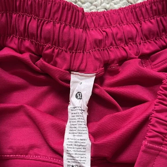 Lululemon Hotty Hot LR 2.5” Shorts - Picture 3 of 5